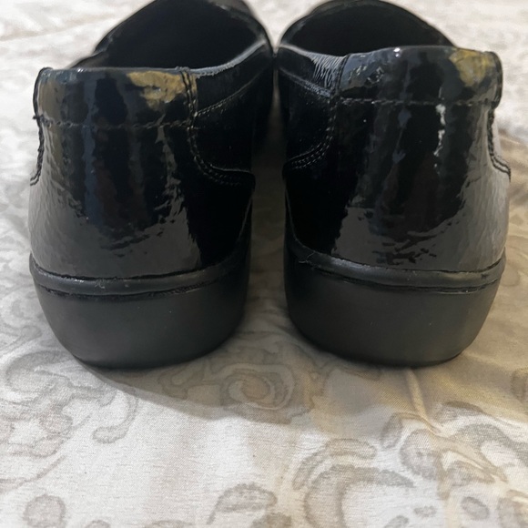 Clarks Black Shoes - Picture 3 of 5